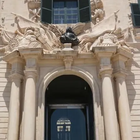 Arch Apartment